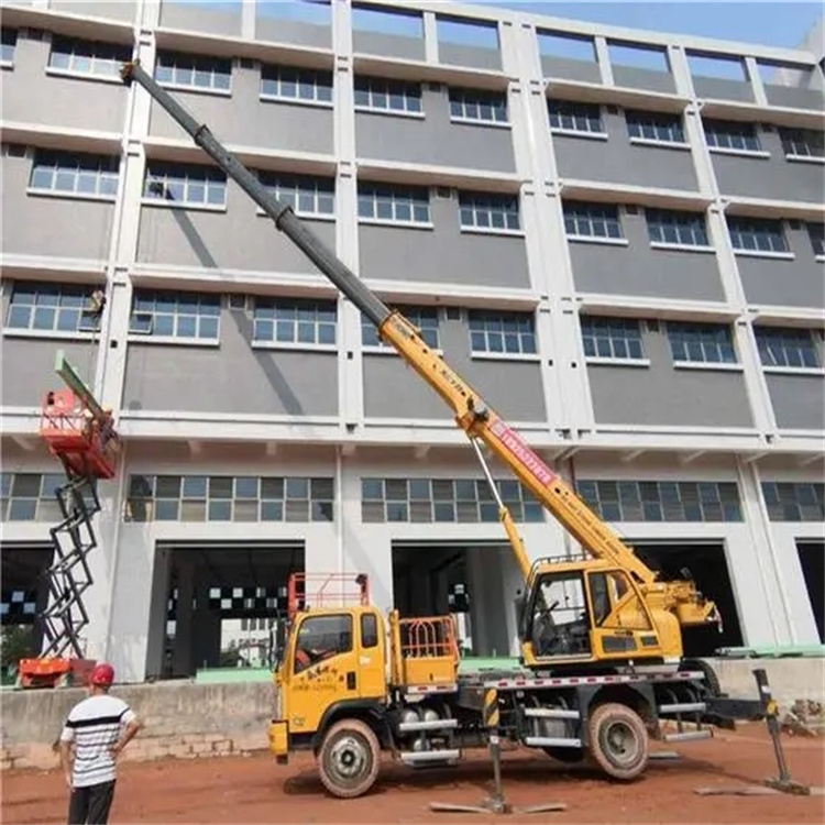 稻城高楼层玻璃吊装